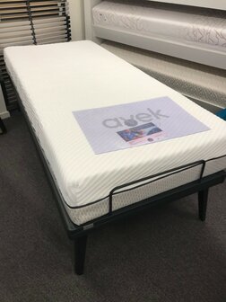 Avek Stiel vlak spiraal 90x200 met hoge poten showroommodel